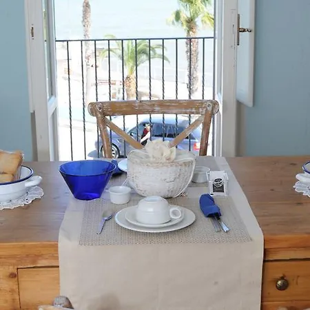 Maremaris Couette-café Trani